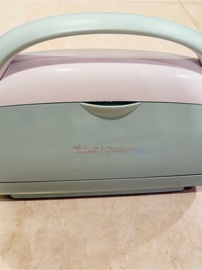 Cricut Cuttlebug Die Cutting Machine - Mint Green & Light Pink